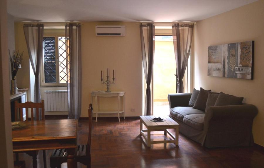 ปาลัซโซ เวลลี Apartment โรม ภายนอก รูปภาพ